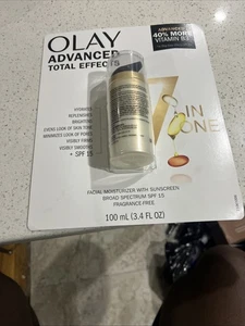 Crema hidratante facial Olay Advance Total Effect 7 en 1 3,4 FLSPF 15; caducidad 10/25 año 5 - Imagen 1 de 3