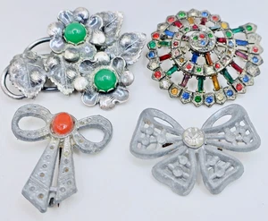 Lotto 4 spille vintage e antiche: strass cabochon tono argento vaso metallo? - Foto 1 di 10