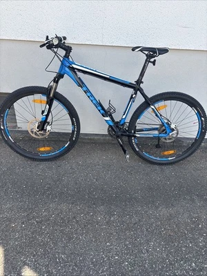 Verkaufe ein Trek Bike Rahmen 18,5   XT Schaltung , Farbe Blau/weis - Bild 1 von 4