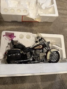 Franklin Mint Harley Davidson Heritage Softail Classic 1:10 Scale - Picture 1 of 11