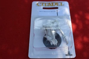 Spiele Workshop Warhammer Dunkelelfen Dreadlord mit toller Waffe Elf Metall Neu GW - Bild 1 von 2