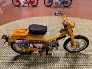EBBRO 1/10 Honda Hunter Cub C105H Yerrow Motorcycle Premium Collection - Picture 1 of 10