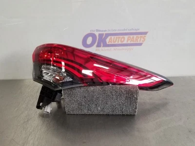 21 2021 TOYOTA HIGHLANDER LUZ TRASERA LÁMPARA PASAJERO DERECHO LED  Foto 1 de 4