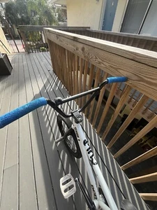 BMX TRICKS BIKE - Picture 1 of 4