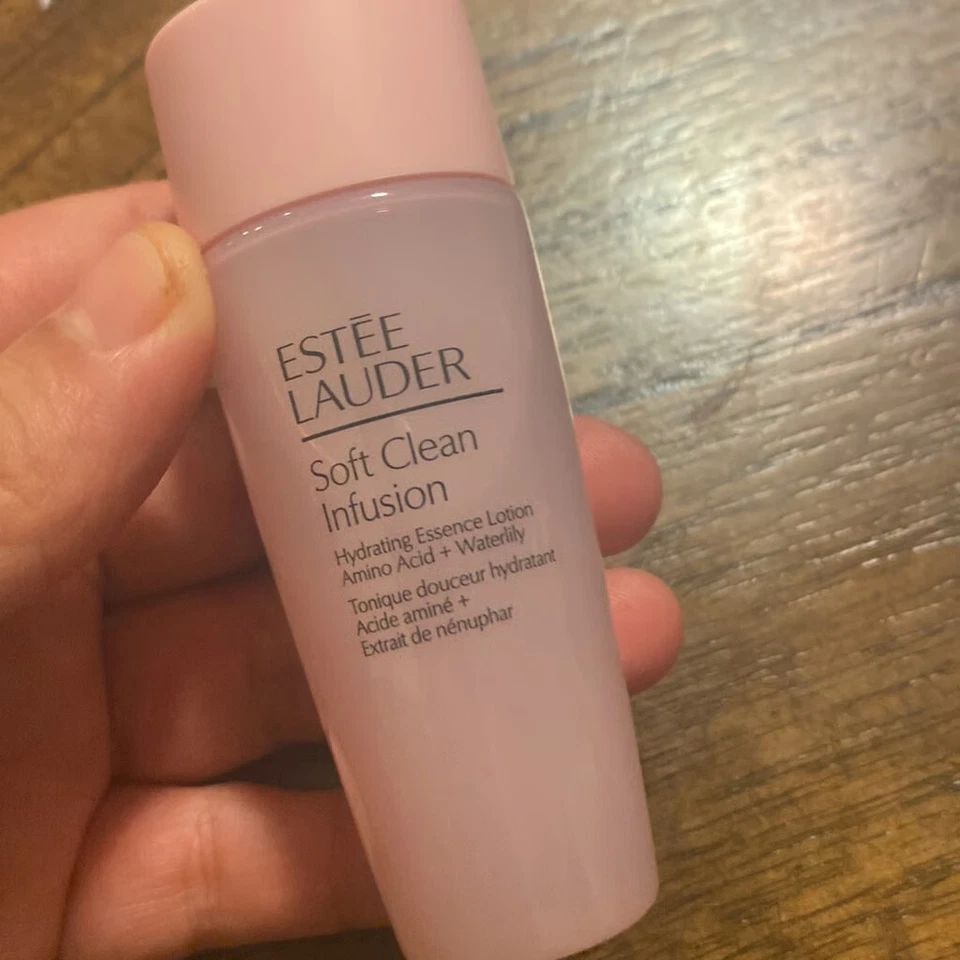 Estee Lauder, Hidratante Suave Limpieza Infusión Esencia Hidratante Loción, 1oz/30ml Foto 1 de 1