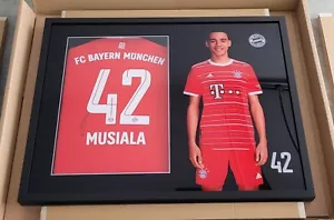 FC Bayern München Trikotrahmen Jamal Musiala signiert und limitiert 50 Stück - Bild 1 von 8