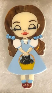 Rare Dorothy Toto Wizard of Oz 2021 Signed Daisy Jean Acrylic Brooch Pin Jewelry - Picture 1 of 4