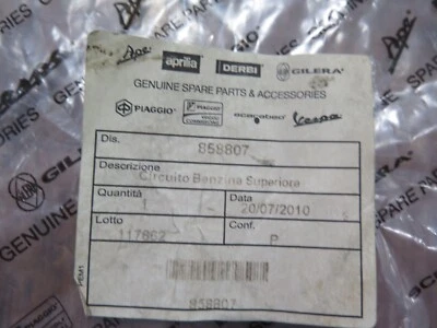 Riel de combustible superior Aprilia RSV4 2009-2019 OEM 858807 (H-2) Foto 1 de 2