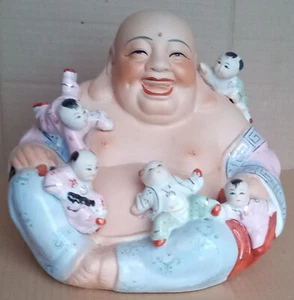 Chinesischer 10 Zoll lachender Buddha mit fünf Kindern. Porzellan. Handbemalt. - Bild 1 von 11