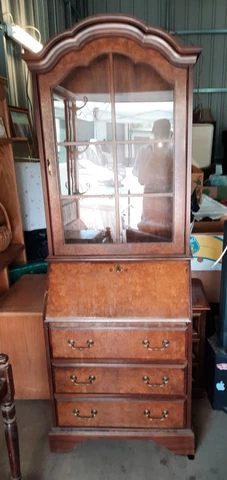 SECRETARY'S DESK Cover
