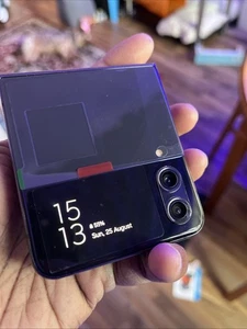 Samsung Z Flip4 128GB Unlocked Graphite - Picture 1 of 5