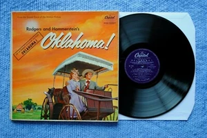 R. RODGERS & O. HAMMERSTEIN'S (OKLAHOMA!) / LP CAPITOL W-595 / 1955 (USA-F) - Bild 1 von 3