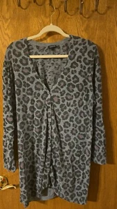 Torrid 3 3x grau lila Leopard Noppen Strick Boyfriend Button Down Strickjacke - Bild 1 von 3