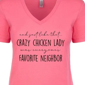 Camiseta Just Like That Crazy Pollo Dama Favorito Vecino Para mujeres Cuello en V Urbana - Imagen 1 de 5