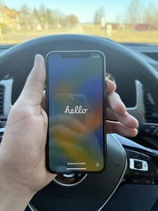 iPhone X (UNLOCKED) - Photo 1 sur 4