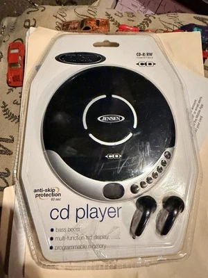 NUEVO EN PAQUETE Jensen CD-60C 5.7" Reproductor de CD Portátil con Bass Boost + Auriculares Foto 1 de 2