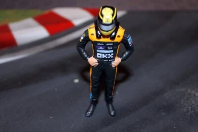1:18 MICK SCHUMACHER MCLAREN TEST FIGUR 2023 - Bild 1 von 4
