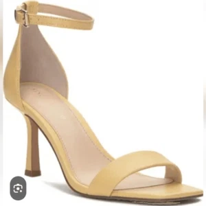 Vince Camuto "Anella" yellow 3" square toe heel size 12 NWT - Picture 1 of 8