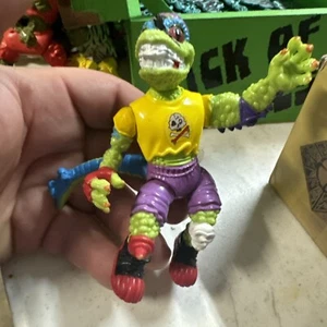 Vintage 1990 TMNT Ninja Turtles Mondo Gecko NOT Complete - Picture 1 of 4