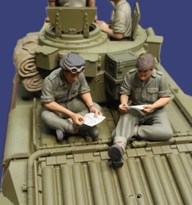 Kit sin pintar Callsign 2 petroleros de lectura de cartas de HomeWW2 1:35 - Imagen 1 de 1
