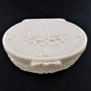 Joyero Anillo Baratija con Tapa Pequeño Ovalado Floral Repujado Porcelana Blanca - Imagen 1 de 10