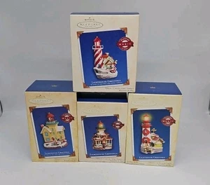 Lotto Hallmark Keepsake Decorazione Natalizia "Auguri Faro" Luci Lampeggianti - Foto 1 di 12