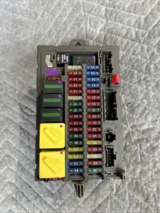 Land Rover Discovery 2 Td5 Fuse Box YQE000251 - Picture 1 of 5
