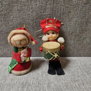 Vintage Weihnachtsschmuck Enesco Mrs Clause Taiwan Schlagzeuger Junge Japan 2er Set - Bild 1 von 9