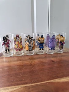 SET COMPLETO 6 bicchieri vintage 1977 McDonald’s serie da collezione anni 70 usati in ottime condizioni - Foto 1 di 4