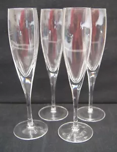 JUEGO DE 4 COPAS DE CHAMPÁN ACANALADAS DE VIDRIO SOPLADO TRANSPARENTE MIKASA 9 3/4" PANACHE - Imagen 1 de 5