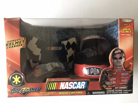 Jeff Gordon 2003 DuPont remote Radio control car 1:64 Scale With Helmet NIB Cover
