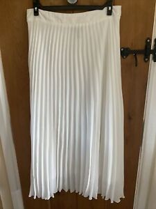 NEW LOOK Size 14 White pleated Lined maxi Length Skirt-VGC