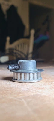 Singer Merritt 2404 Sewing Machine Replacement OEM Part GEAR and SET SCREW - Image 1 of 4