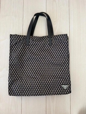 PRADA TESSUTO STAMPAT нейлона сумка с короткими ручками черный многоцветный подлинный отличном состоянии - Изображение 1 из 4