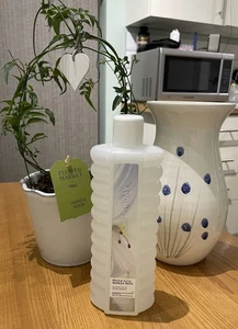 Avon White Lily Bubble Bath - 500ml - Picture 1 of 3