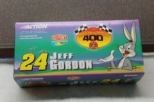 2001 Action Elite 1/24 Jeff Gordon #24 DuPont / Looney Tunes Monte Carlo - Bild 1 von 4