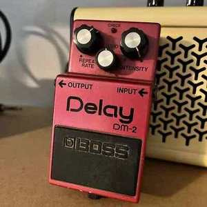 Rare Boss DM-2 1982 - Pink/Purple/Mauve - Delay Pedal Made in Japan Black Label - Bild 1 von 3