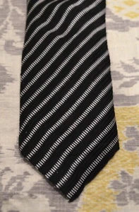 Neu im Karton Giorgio Armani grau schwarz Streifen klassische Seidenkrawatte Made in Italy Einheitsgröße - Bild 1 von 3