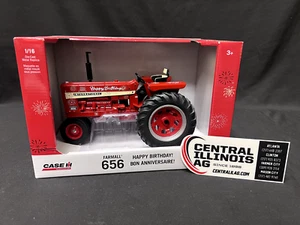 CUSTODIA IH 656 BUON COMPLEANNO FARMALL SCALA 1/16 ZFN44360 - Foto 1 di 7