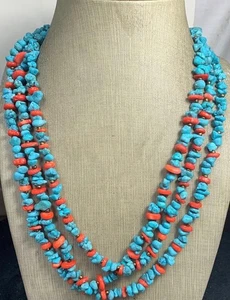 Collar étnico de tres hebras coral rojo/reconstituido turquesa pepitas (w424-w4) - Imagen 1 de 2