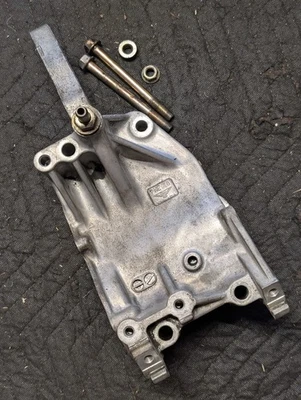 OEM 02-04 Honda CR-V Water Passage 02-04 Acura RSX Base Pump Housing - Image 1 of 4