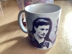 Burnley Football Club Jimmy McIlroy Legend Taza Café Nueva En Caja Reino Unido Freepost - Imagen 1 de 3