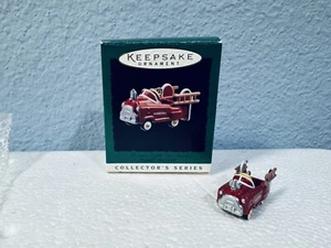 Hallmark Keepsake ornamento miniatura auto per bambini classico camion dei pompieri Murray 1996 - Foto 1 di 4