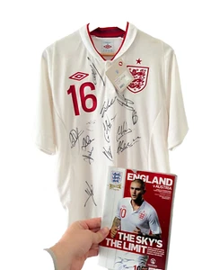 2012-13 Umbro England National Football Shirt Herren 44 signiert mit Spieltagsprogramm - Bild 1 von 21