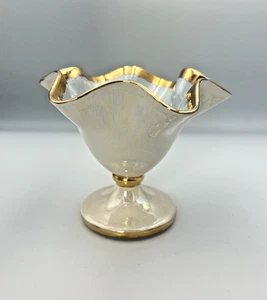 Piatto porta caramelle bianco iridescente oro dorato bordo increspato piedi - Foto 1 di 15