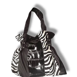 Bolso de Hombro Cebra Y2K Vibraciones Retro Motociclista Estampado Animal Usado en Excelente Condición - Imagen 1 de 10