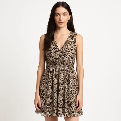 Vestido de seda Banana Republic 12 invitados de boda boho resort cóctel inspirado en Y2K Foto 1 de 4