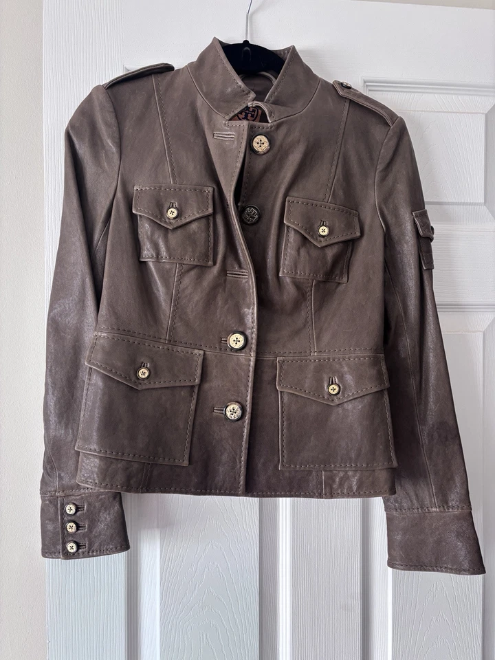 Chaqueta de Cuero Estilo Militar Tory Burch, Oliva Talla 2 Foto 1 de 3