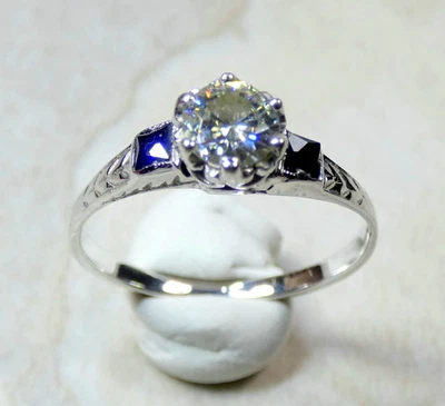 Anillo solitario de oro blanco de 14 quilates con diamantes VS I de 0,90 quilates talla 7 de colección Foto 1 de 4