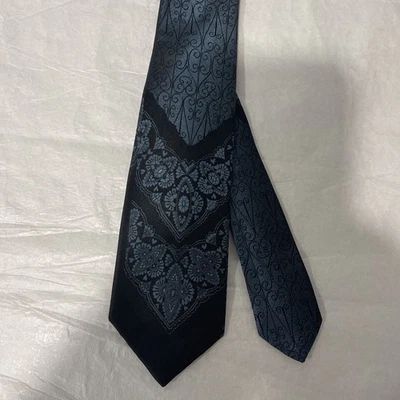 Corbata Don Loper Beverly Hills patrón seda azul 54” x 3”. 100% seda Foto 1 de 4